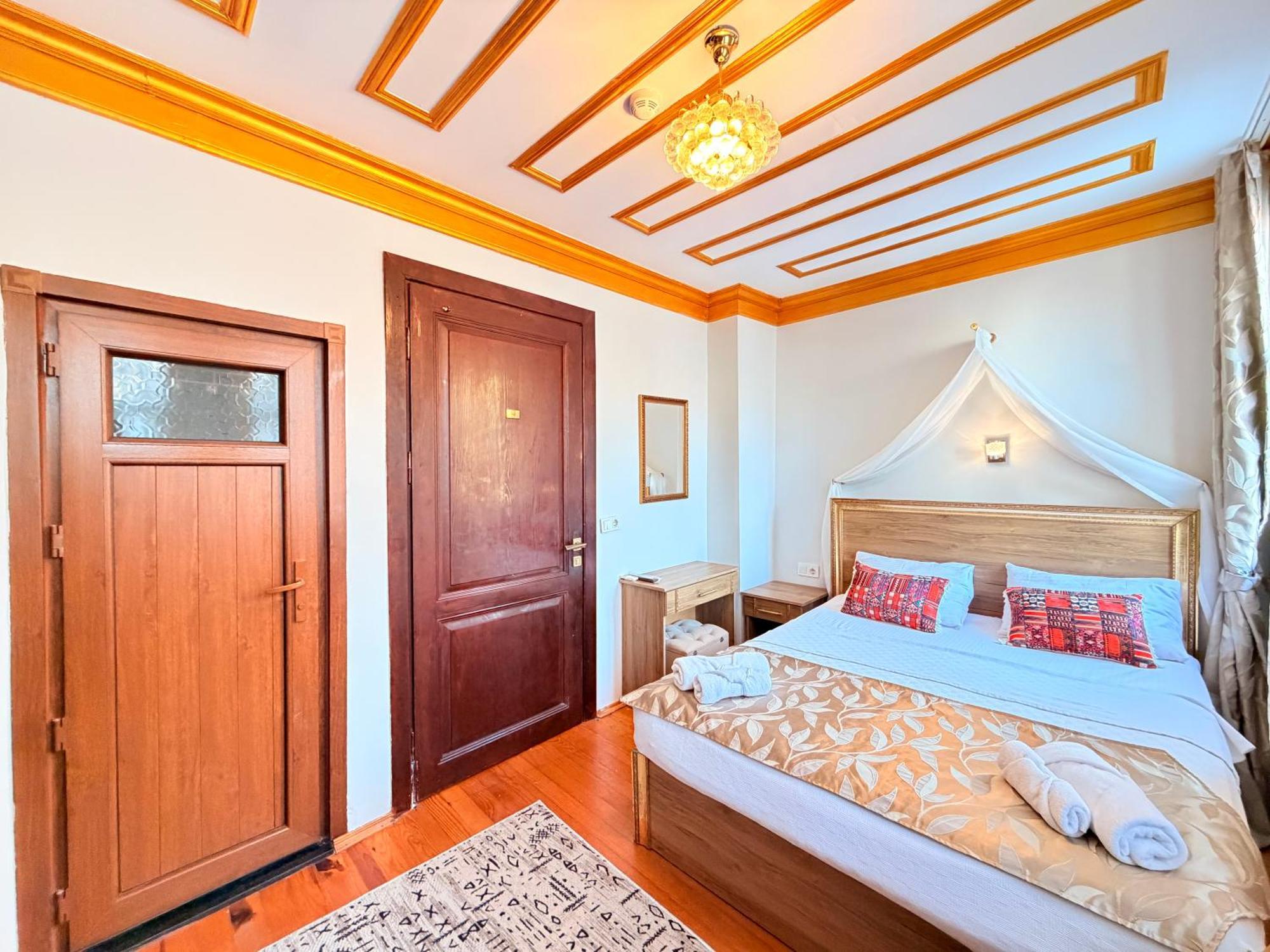 April Mansion, Istanbul